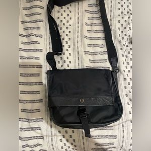 Lululemon side body purse